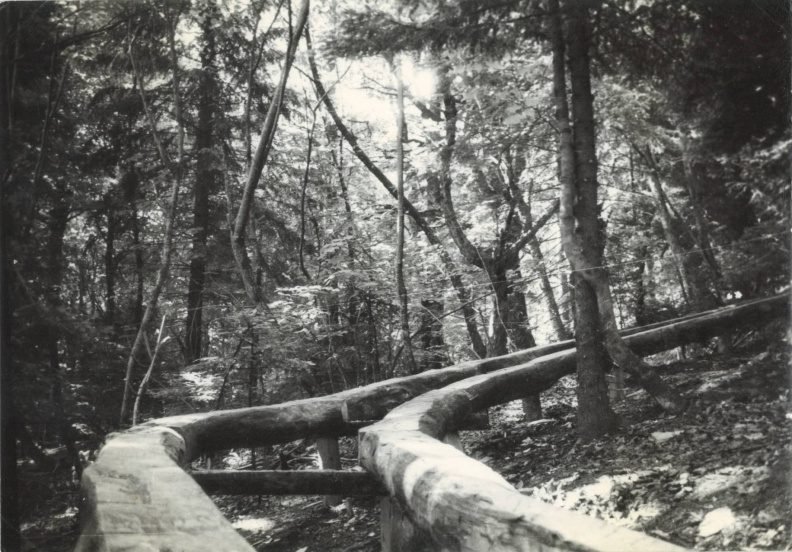 Frühe Steggeländer im Bau an den Plitvicer Seen