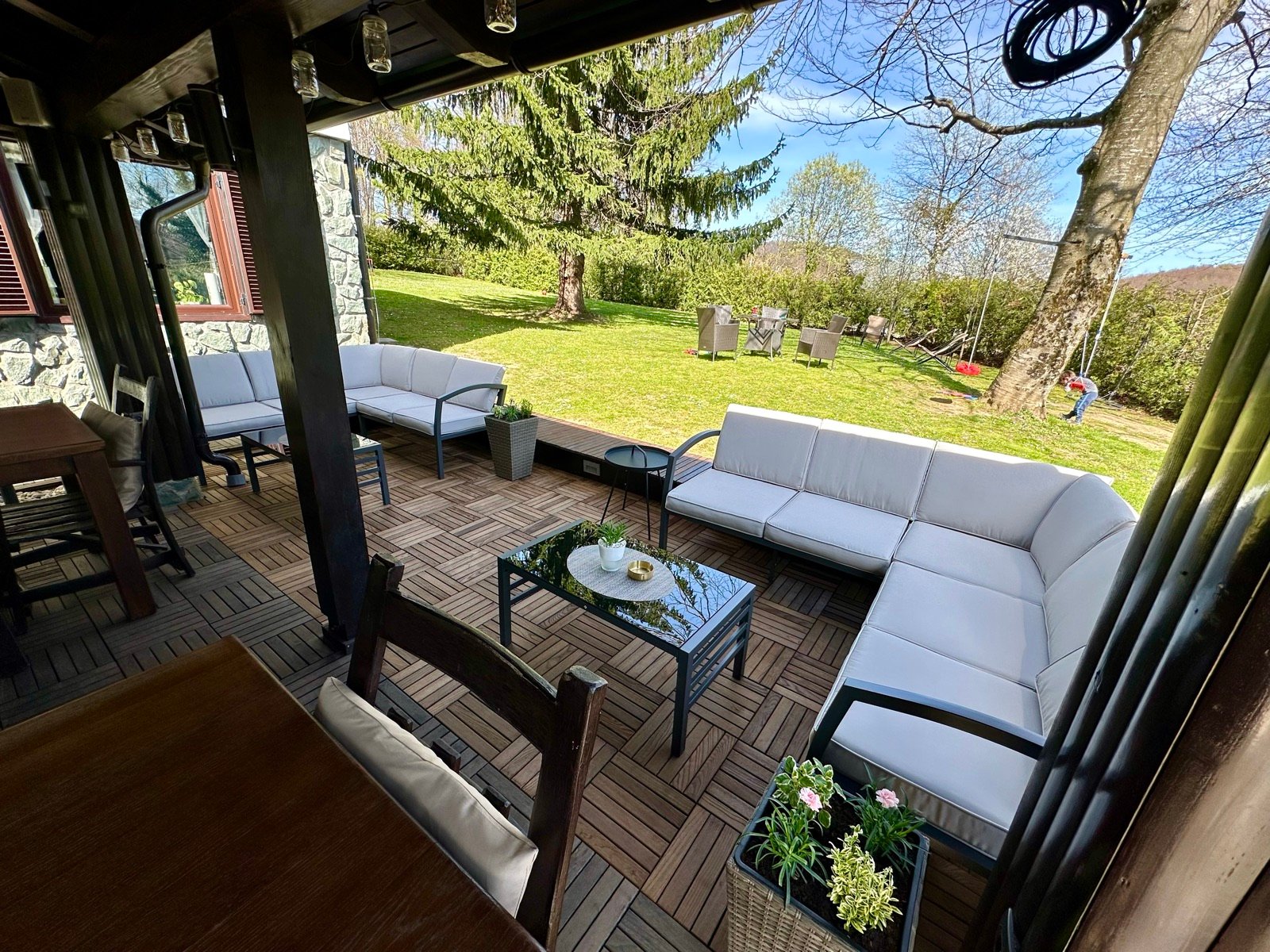 Gartenlounge mit bequemen Sitzmöbeln