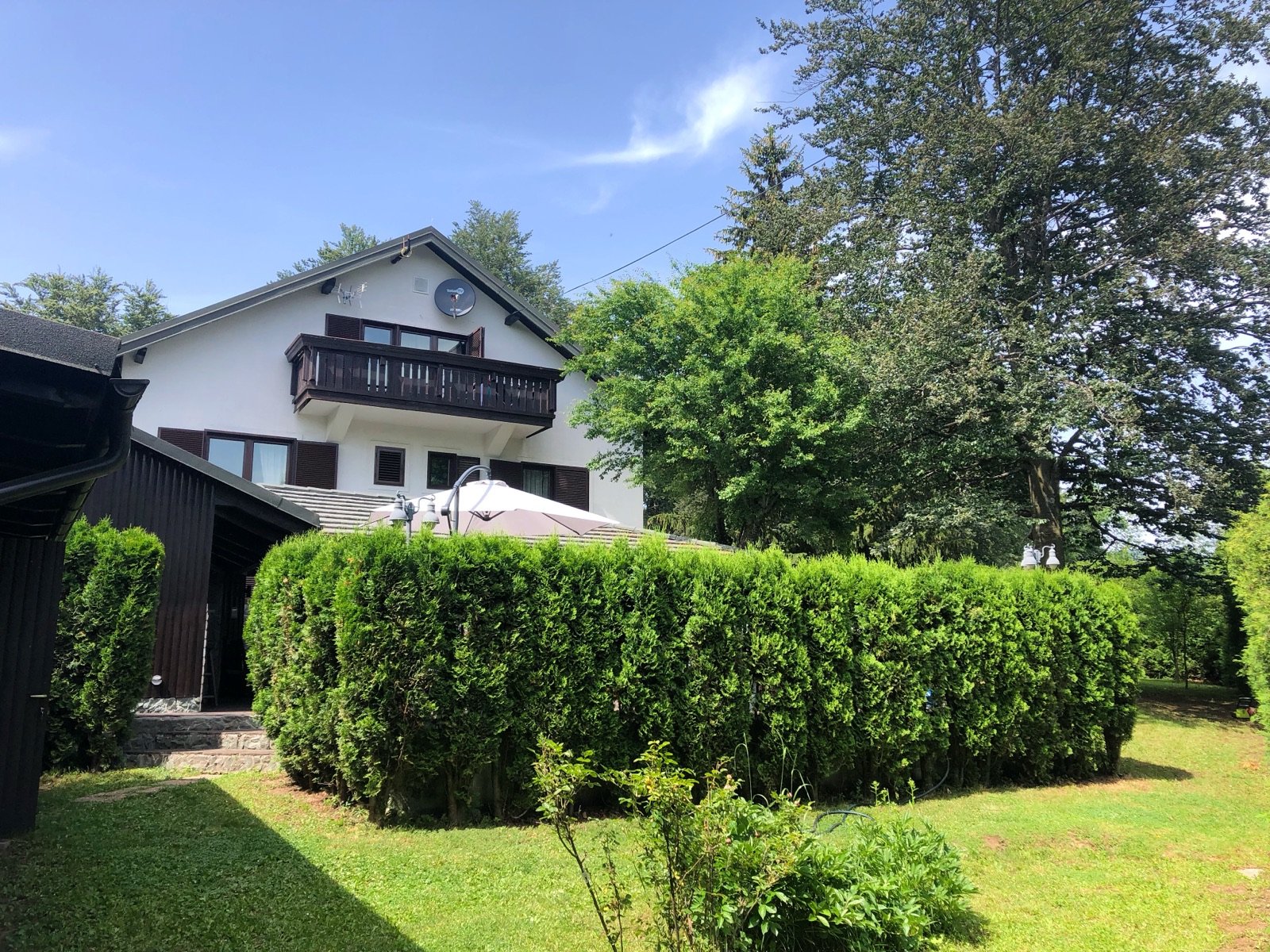 Villa Mukinja guesthouse and garden in Mukinje village